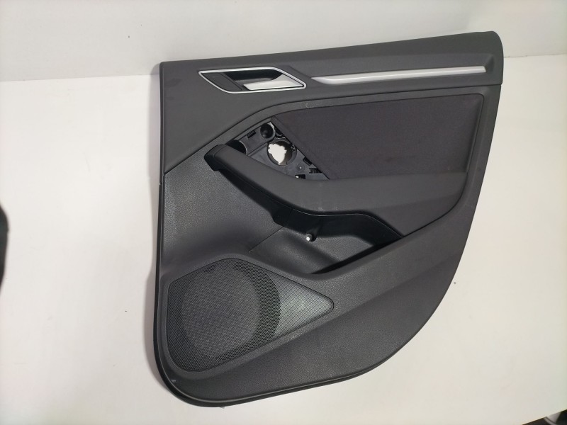 Recambio de guarnecido puerta trasera derecha para audi a3 sportback (8va) ambiente referencia OEM IAM 8V4867306  
