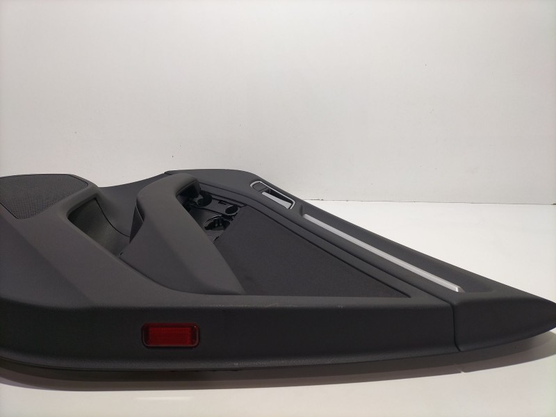 Recambio de guarnecido puerta trasera derecha para audi a3 sportback (8va) ambiente referencia OEM IAM 8V4867306  