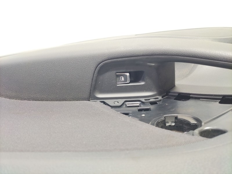 Recambio de guarnecido puerta trasera derecha para audi a3 sportback (8va) ambiente referencia OEM IAM 8V4867306  