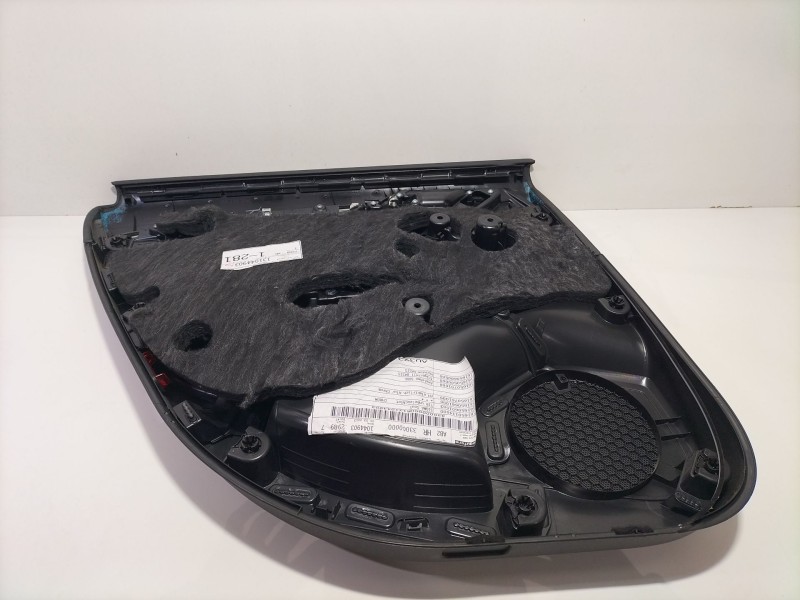 Recambio de guarnecido puerta trasera derecha para audi a3 sportback (8va) ambiente referencia OEM IAM 8V4867306  