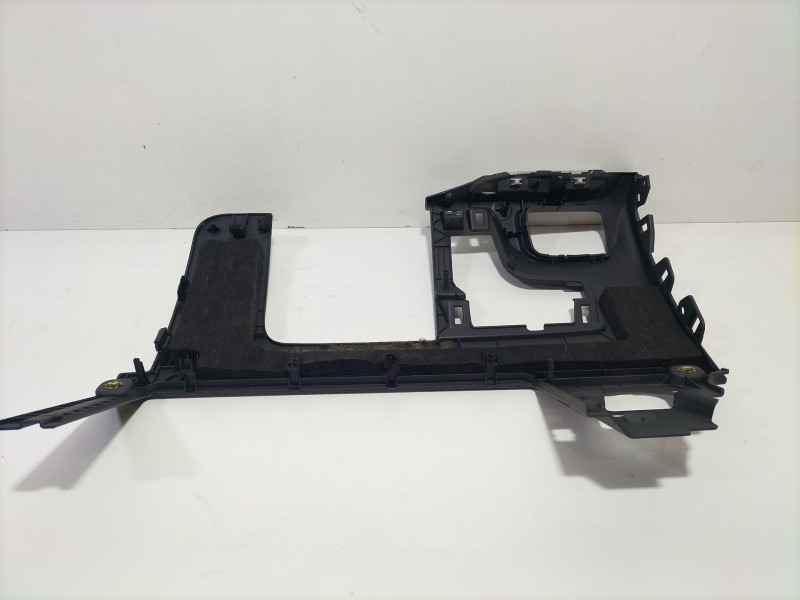 Recambio de moldura para audi a3 sportback (8va) ambiente referencia OEM IAM 8V1863075A  