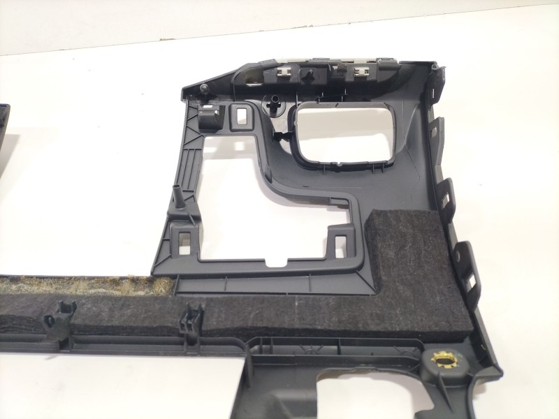 Recambio de moldura para audi a3 sportback (8va) ambiente referencia OEM IAM 8V1863075A  