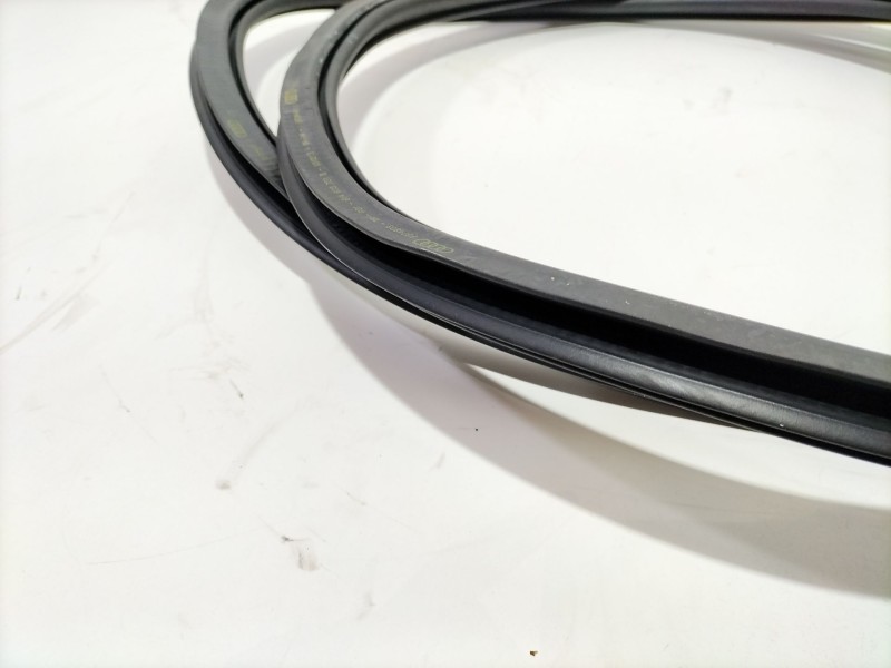 Recambio de gomas contorno puerta para audi a3 sportback (8va) ambiente referencia OEM IAM 8V4833721  