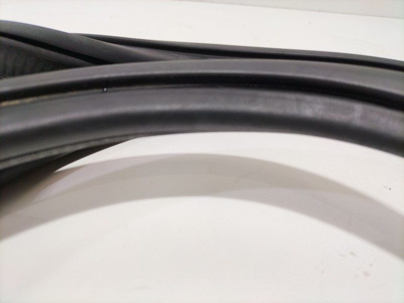 Recambio de gomas contorno puerta para audi a3 sportback (8va) ambiente referencia OEM IAM 8V4831721  