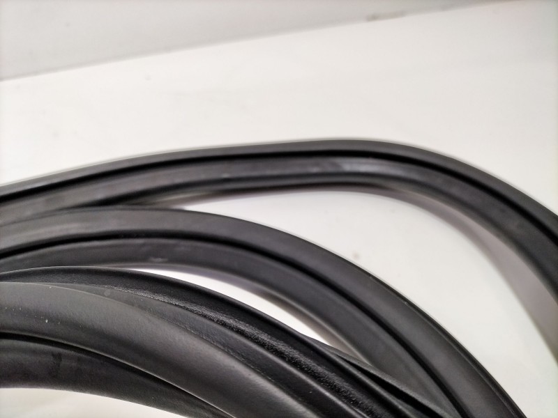 Recambio de gomas contorno puerta para audi a3 sportback (8va) ambiente referencia OEM IAM 8V4831721  