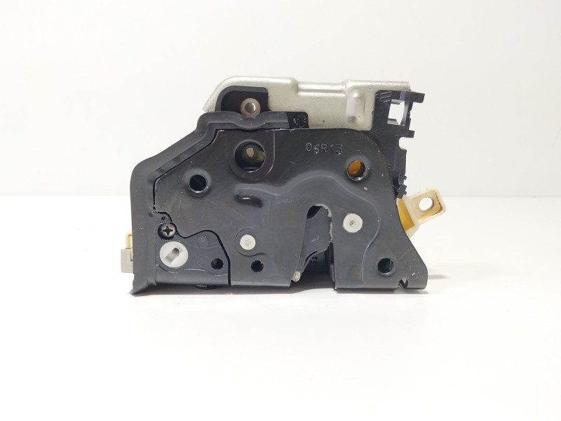 Recambio de cerradura puerta trasera derecha para audi a3 sportback (8va) ambiente referencia OEM IAM 8K0839016C  