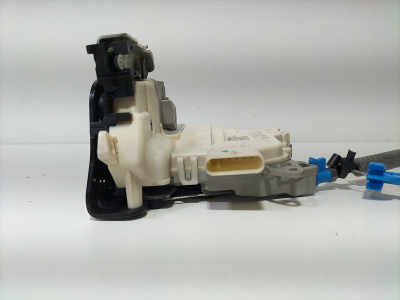 Recambio de cerradura puerta trasera derecha para audi a3 sportback (8va) ambiente referencia OEM IAM 8K0839016C  