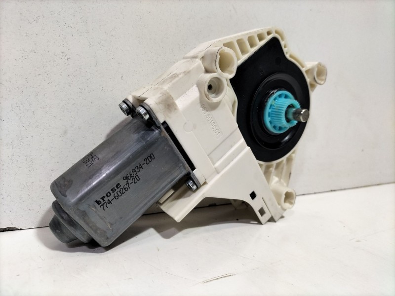 Recambio de motor elevalunas trasero derecho para audi q7 (4l) 3.0 tdi v6 advance quattro (176kw) referencia OEM IAM 8K0959802A 