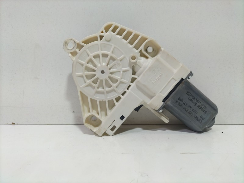 Recambio de motor elevalunas trasero derecho para audi q7 (4l) 3.0 tdi v6 advance quattro (176kw) referencia OEM IAM 8K0959802A 