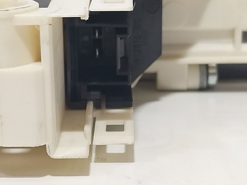 Recambio de motor elevalunas trasero izquierdo para audi q7 (4l) 3.0 tdi v6 advance quattro (176kw) referencia OEM IAM 8K0959801