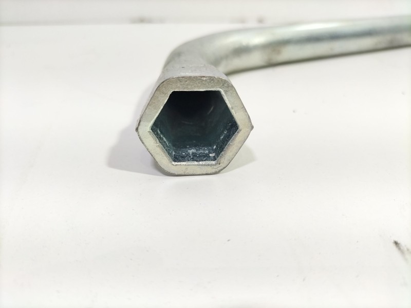 Recambio de llave rueda para audi q7 (4l) 3.0 tdi v6 advance quattro (176kw) referencia OEM IAM 7L0012219  