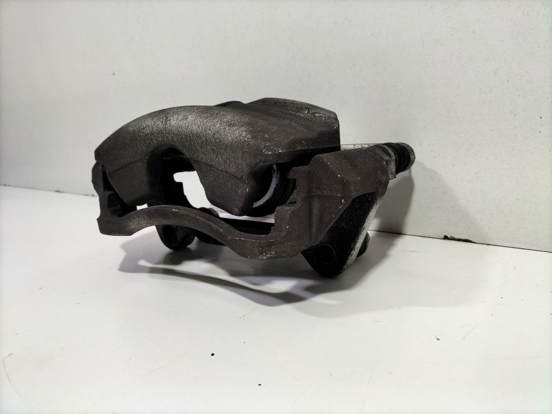 Recambio de pinza freno delantera izquierda para audi a3 sportback (8va) ambiente referencia OEM IAM 5Q0106Ak  