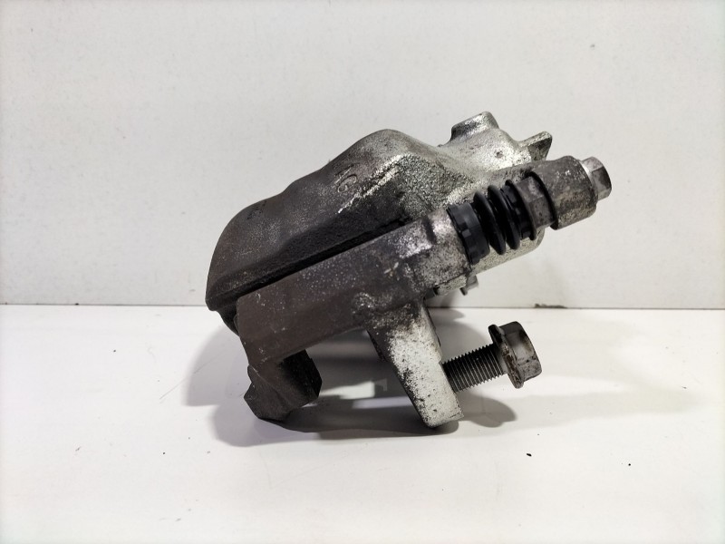 Recambio de pinza freno delantera izquierda para audi a3 sportback (8va) ambiente referencia OEM IAM 5Q0106Ak  