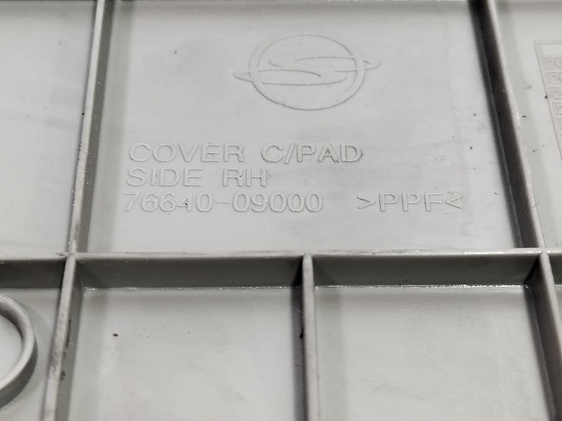 Recambio de moldura para ssangyong kyron 200 xdi limited referencia OEM IAM 7664009000  