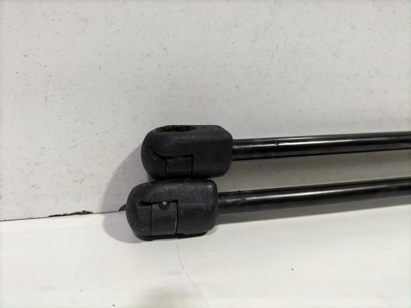 Recambio de botellas de capota para ssangyong kyron 200 xdi limited referencia OEM IAM 7115009000  