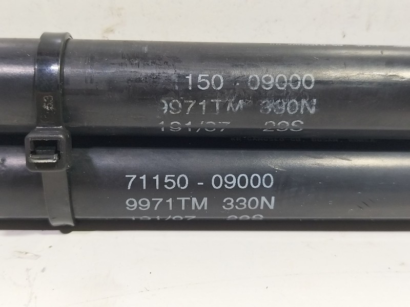 Recambio de botellas de capota para ssangyong kyron 200 xdi limited referencia OEM IAM 7115009000  