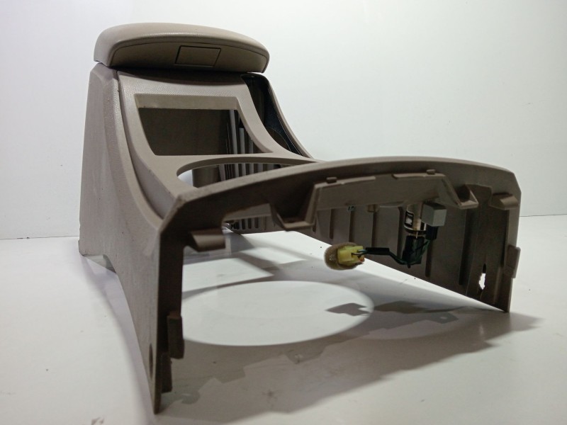 Recambio de moldura para ssangyong kyron 200 xdi limited referencia OEM IAM 7791131000  