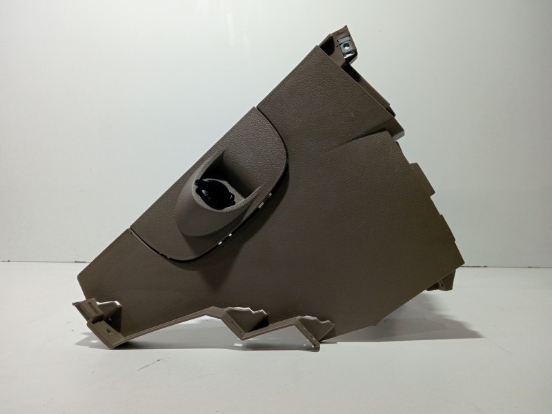 Recambio de moldura para ssangyong kyron 200 xdi limited referencia OEM IAM 7671009000  