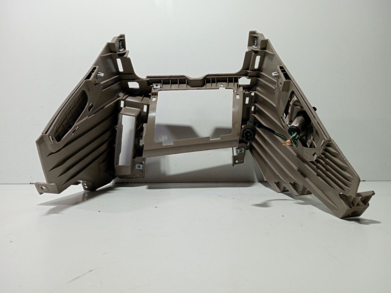 Recambio de moldura para ssangyong kyron 200 xdi limited referencia OEM IAM 7671009000  