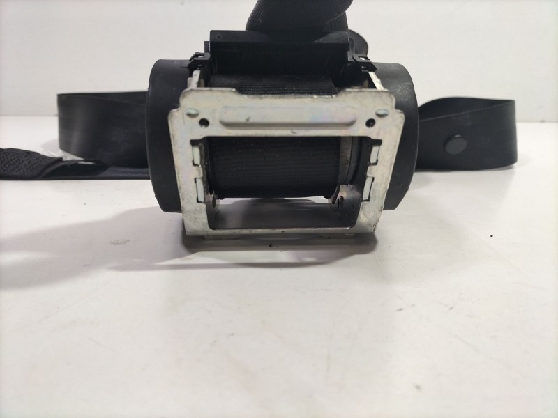 Recambio de cinturon seguridad trasero derecho para ssangyong kyron 200 xdi limited referencia OEM IAM 193857737A  
