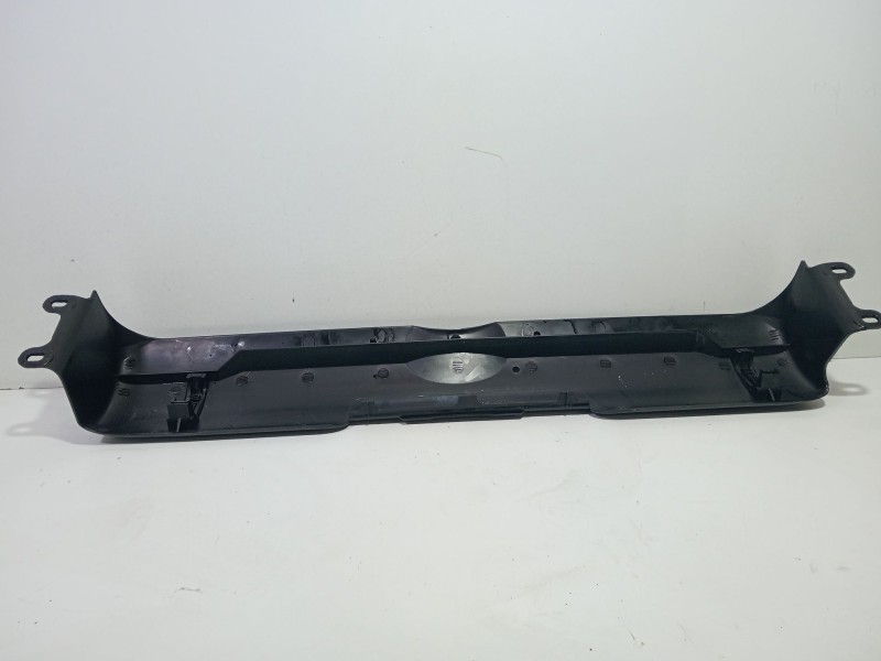 Recambio de moldura para chevrolet corvette 5.7 referencia OEM IAM 1040539  