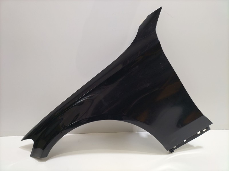Recambio de aleta delantera izquierda para mercedes-benz clase c (w205) familiar c 220 t d (205.214) referencia OEM IAM A2058810