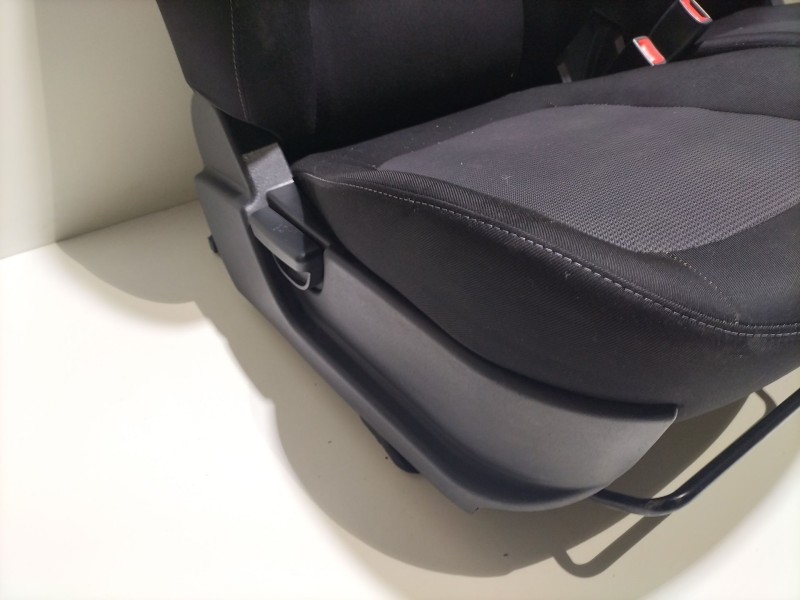 Recambio de juego asientos completo para hyundai i20 i (pb, pbt) 1.2 referencia OEM IAM negros  