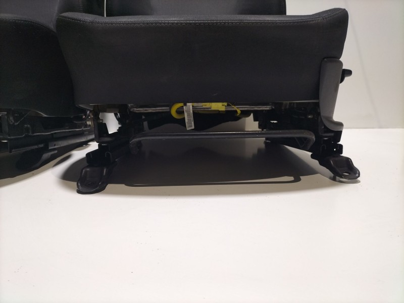 Recambio de juego asientos completo para hyundai i20 i (pb, pbt) 1.2 referencia OEM IAM negros  