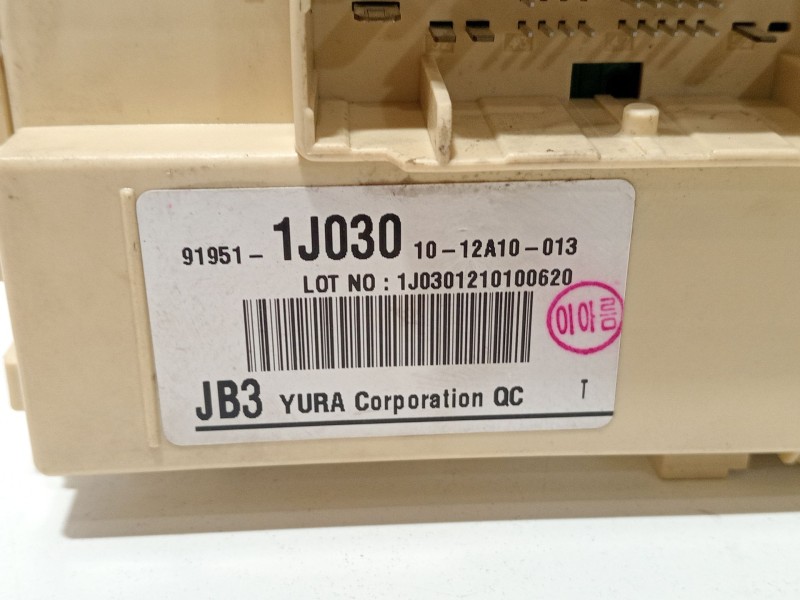 Recambio de caja reles / fusibles para hyundai i20 i (pb, pbt) 1.2 referencia OEM IAM 1J03012100620  