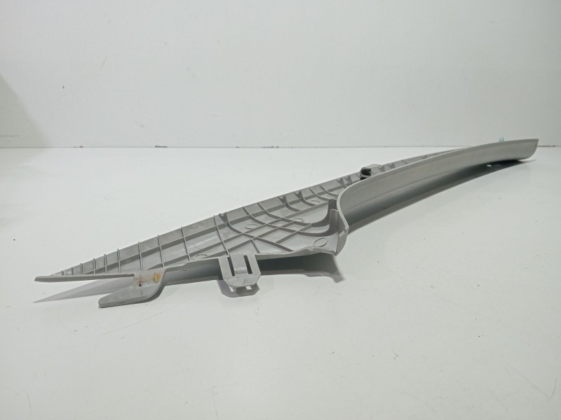 Recambio de moldura para hyundai i20 i (pb, pbt) 1.2 referencia OEM IAM 858101J000  