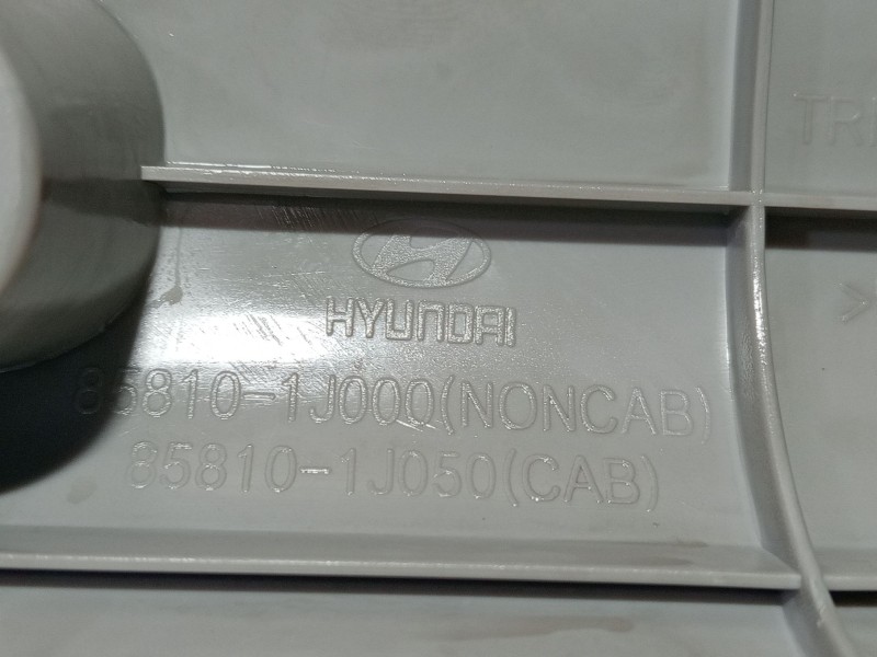 Recambio de moldura para hyundai i20 i (pb, pbt) 1.2 referencia OEM IAM 858101J000  