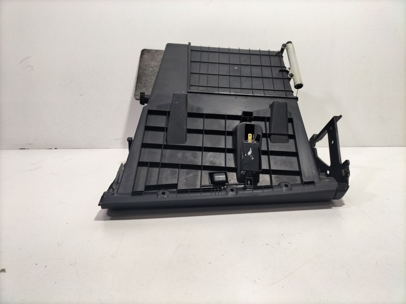 Recambio de guantera para hyundai i20 i (pb, pbt) 1.2 referencia OEM IAM 845211j000  