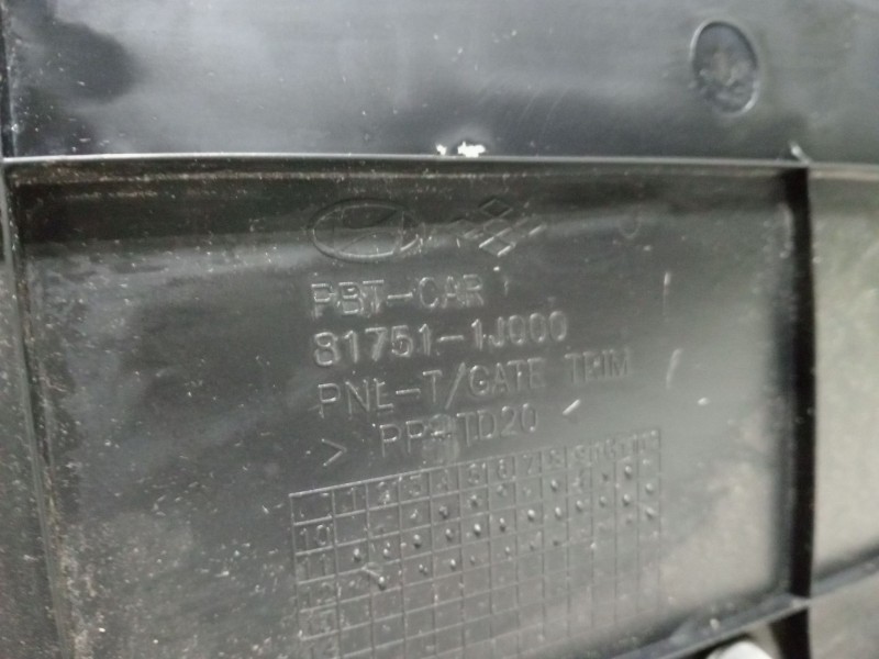 Recambio de guarnecido porton trasero para hyundai i20 i (pb, pbt) 1.2 referencia OEM IAM 817511J000  