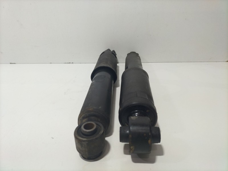Recambio de juego amortiguadores trasero para hyundai i20 i (pb, pbt) 1.2 referencia OEM IAM 553004P001  