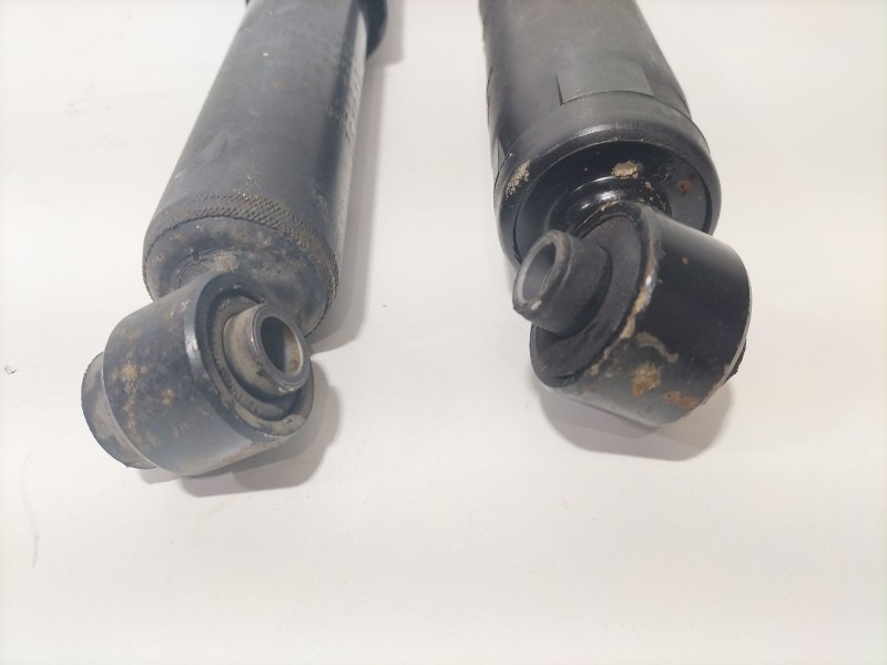 Recambio de juego amortiguadores trasero para hyundai i20 i (pb, pbt) 1.2 referencia OEM IAM 553004P001  