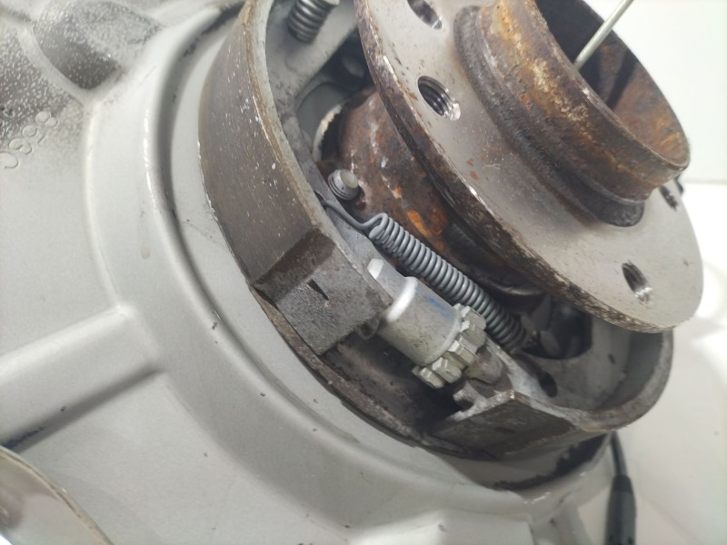 Recambio de mangueta trasera derecha para bmw serie 5 berlina (e60) 520d referencia OEM IAM N47D20A  