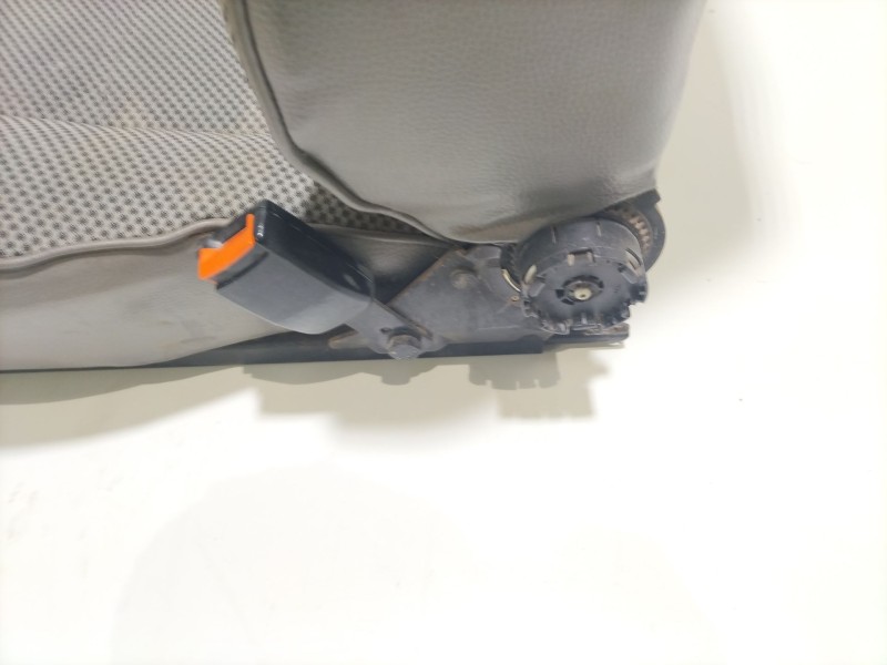 Recambio de asiento delantero derecho para volkswagen t4 transporter/furgoneta (mod. 1991) combi referencia OEM IAM ALB  