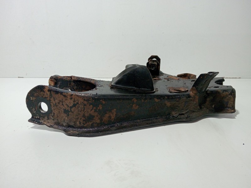 Recambio de brazo suspension inferior delantero izquierdo para nissan terrano/terrano.ii (r20) comfort referencia OEM IAM 1.6TIP