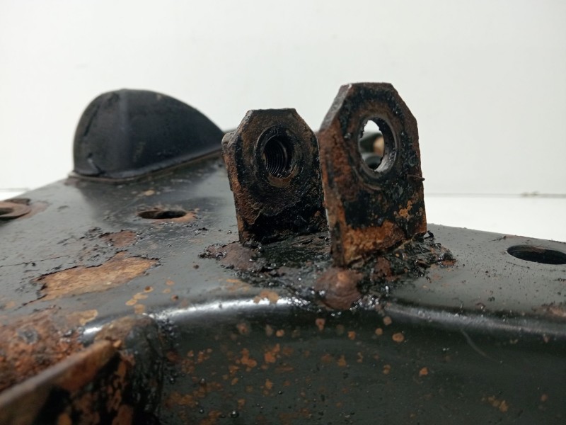 Recambio de brazo suspension inferior delantero izquierdo para nissan terrano/terrano.ii (r20) comfort referencia OEM IAM 1.6TIP