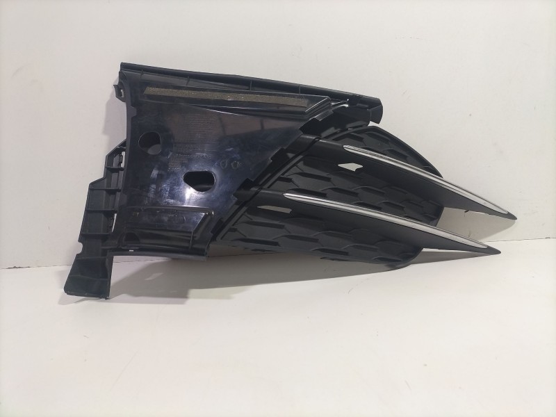 Recambio de moldura para mercedes-benz clase a sedán (v177) amg a 35 4-matic (177.151) referencia OEM IAM A1778858600  