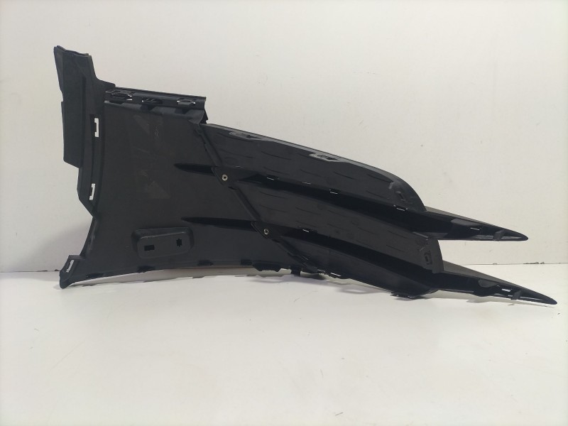 Recambio de moldura para mercedes-benz clase a sedán (v177) amg a 35 4-matic (177.151) referencia OEM IAM A1778858600  