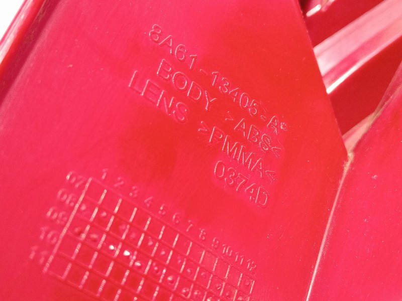 Recambio de piloto trasero izquierdo para ford fiesta (cb1) ghia referencia OEM IAM 8A6113405  