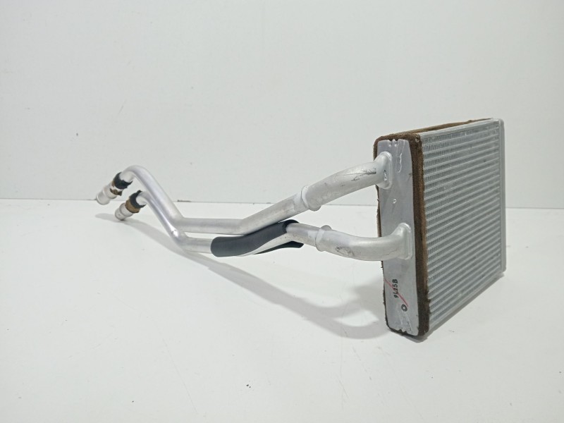 Recambio de radiador calefaccion / aire acondicionado para ford fiesta (cb1) ghia referencia OEM IAM HXJA  