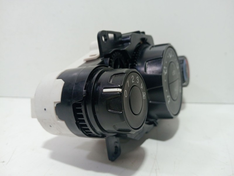 Recambio de mando climatizador para ford fiesta (cb1) ghia referencia OEM IAM 8A6119980AE  
