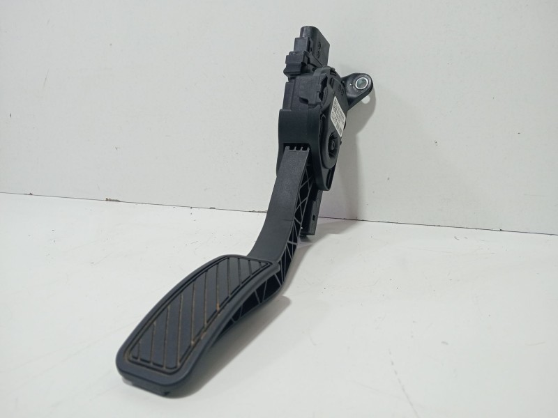 Recambio de pedal acelerador para ford fiesta (cb1) ghia referencia OEM IAM 8V219F836AA  