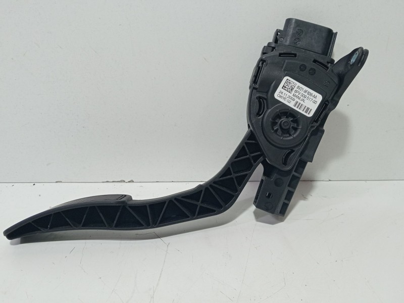 Recambio de pedal acelerador para ford fiesta (cb1) ghia referencia OEM IAM 8V219F836AA  
