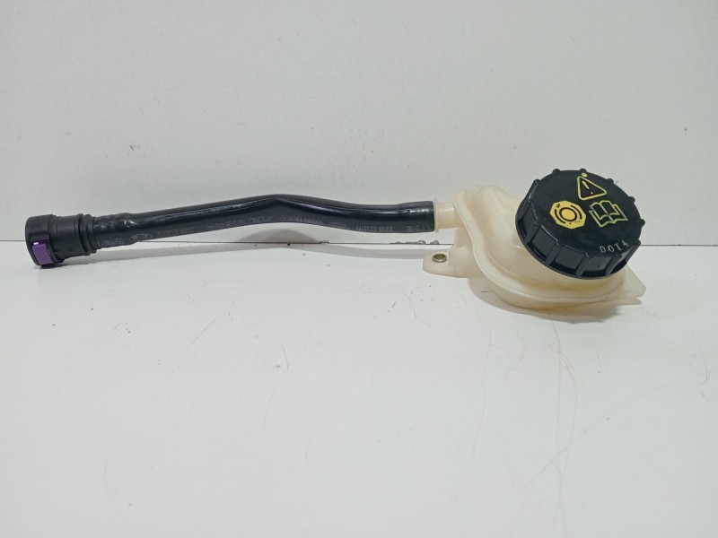 Recambio de deposito servo para ford fiesta (cb1) ghia referencia OEM IAM 8V512K478A  