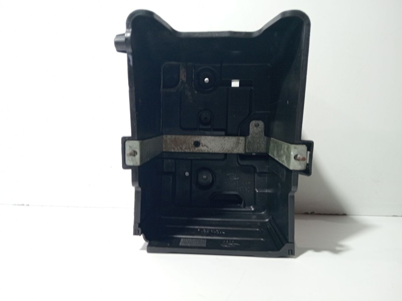 Recambio de soporte bateria para ford fiesta (cb1) ghia referencia OEM IAM 8V2110757AA  