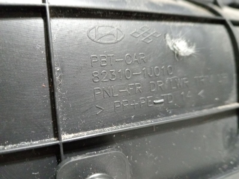 Recambio de guarnecido puerta delantera izquierda para hyundai i20 ii (gb, ib) 1.2 referencia OEM IAM 823101J010  