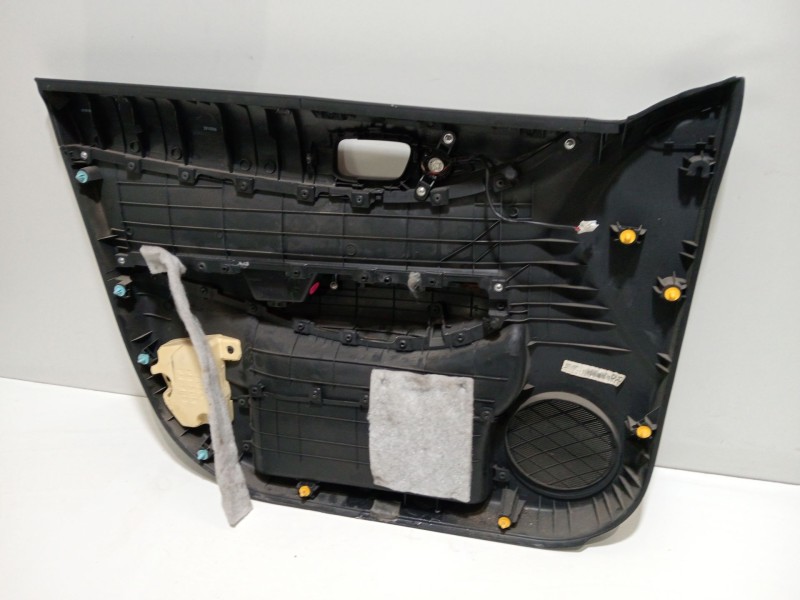 Recambio de guarnecido puerta delantera derecha para hyundai i20 ii (gb, ib) 1.2 referencia OEM IAM 823201J010  